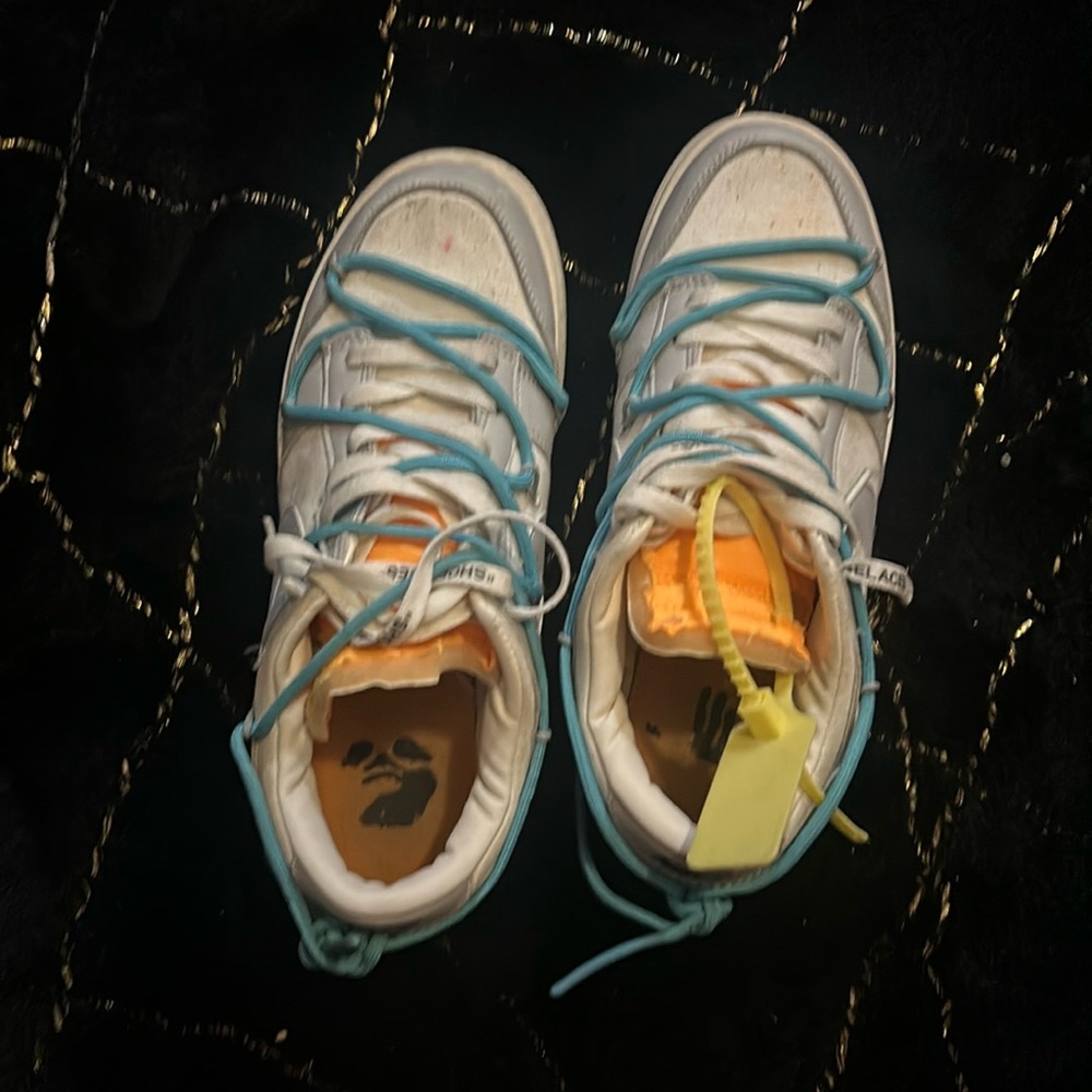 I’m selling off-white shoes they are in good condition